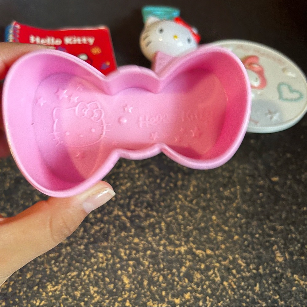 Hello Kitty Bundle - Picture 2 of 9